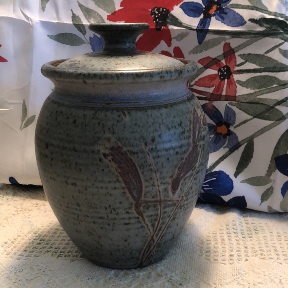 Vtg Studio Stoneware Pottery Lidded Vessel W/Decoration, Signed & dated 9”x6.5” - Picture 3 of 10